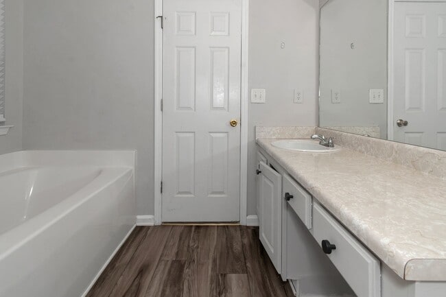 Building Photo - Available Now this Beautiful 4-Bedroom 2.5Baths Home in Stockbridge, GA!
