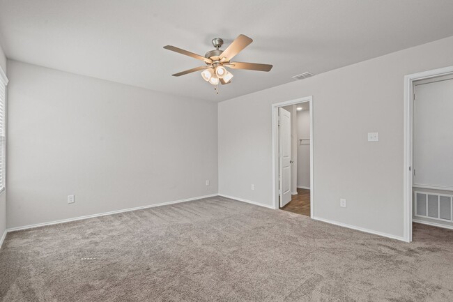 Building Photo - Craftsman in Cleburne