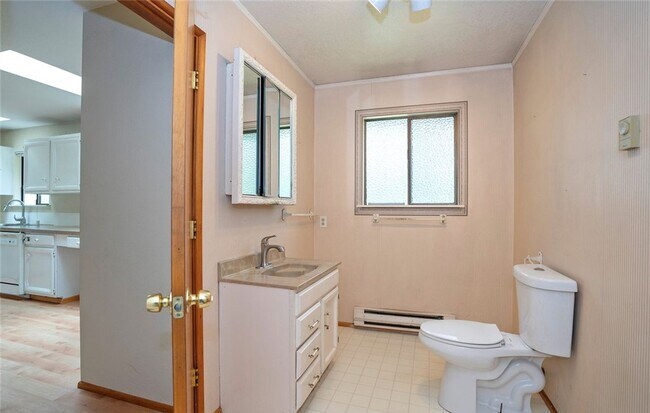 Building Photo - Spacious Rambler Retreat Nestled on an Acr...