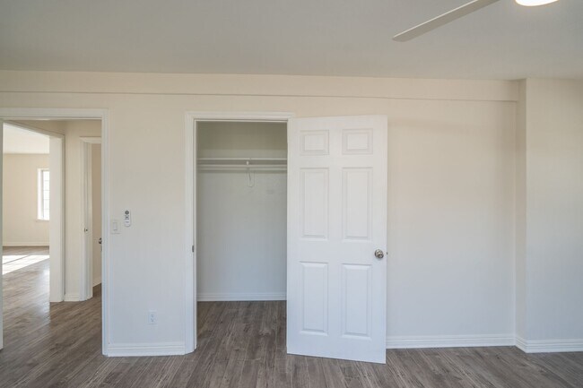 Building Photo - COMING SOON!COZY 2 BED 1 BATH UNIT!