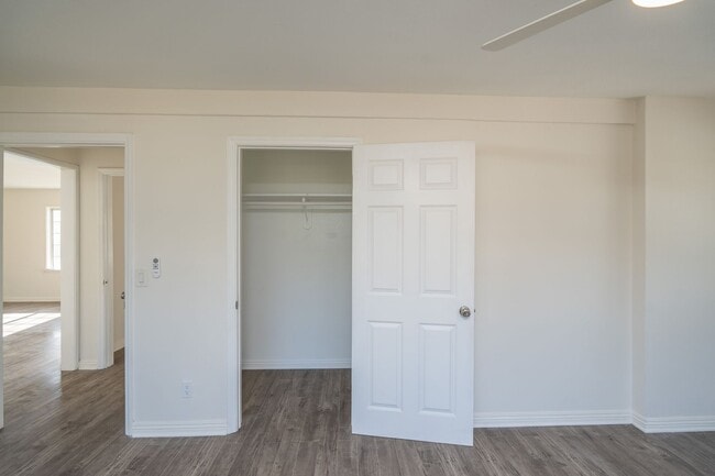 Building Photo - COZY 2 BED 1 BATH UPSTAIRS UNIT