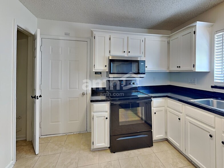 Building Photo - 3275 Guernsey Ct