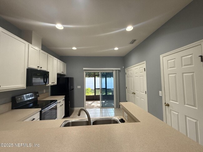 Building Photo - 6162 High Tide Blvd