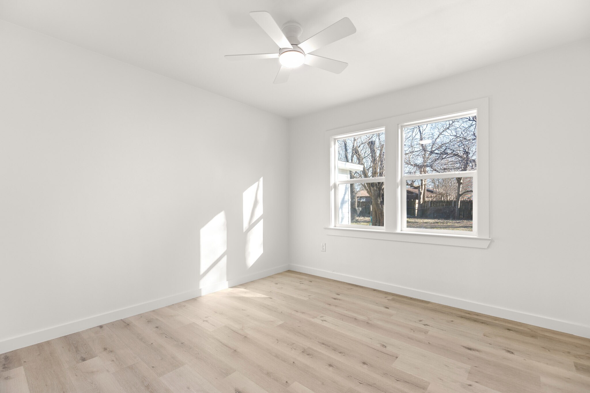 Building Photo - 122 Brewster St