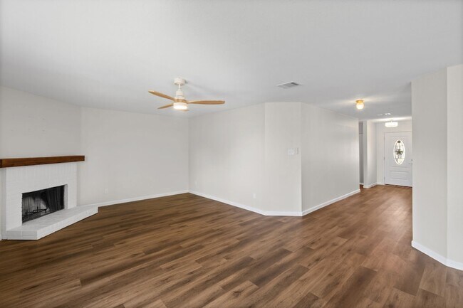 Building Photo - 2140 Hacienda Ct