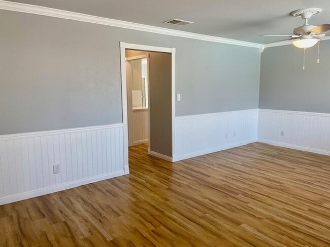 Building Photo - Nicely Updated 1 Bedroom 1 Bathroom, Coco ...
