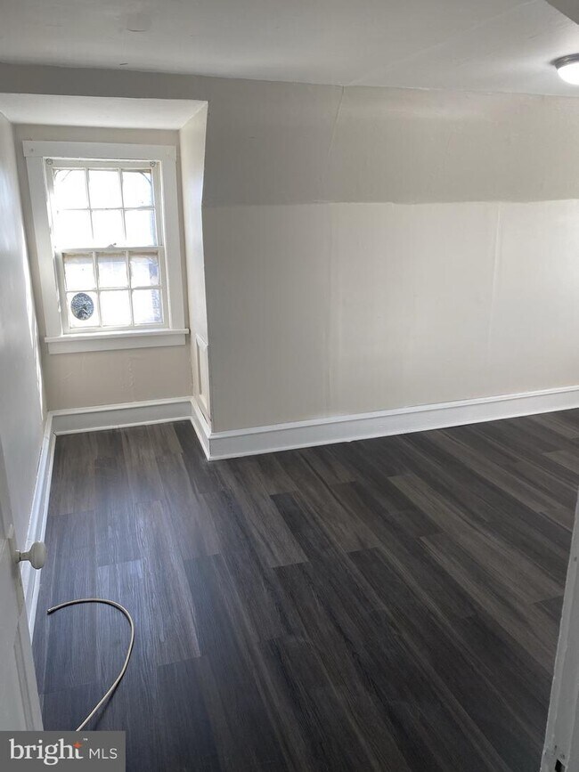 Building Photo - 360 Elm Ave