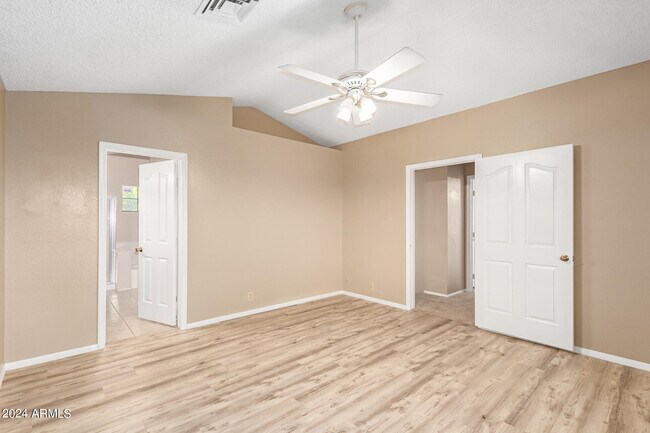 Building Photo - 4453 E Wildwood Dr