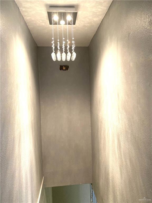 Building Photo - 19 South Dr