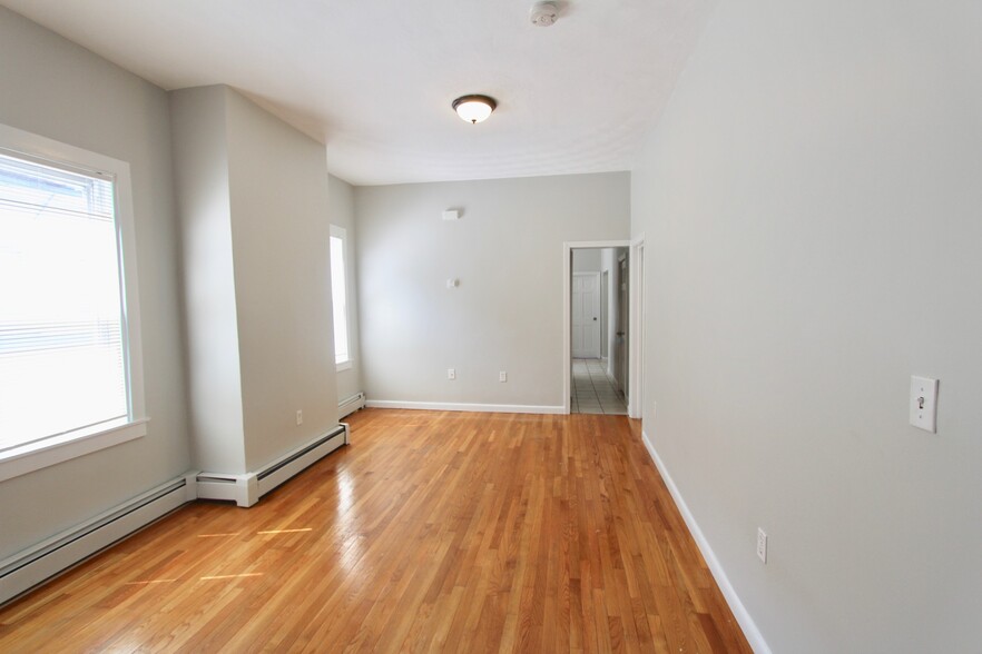 Building Photo - 154 Bennington St