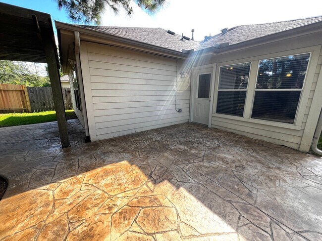 Building Photo - Charming 3-Bedroom Home with Modern Kitchen and Spacious Backyard