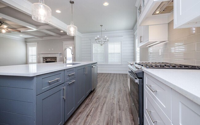 Building Photo - Like New Home in Evans
