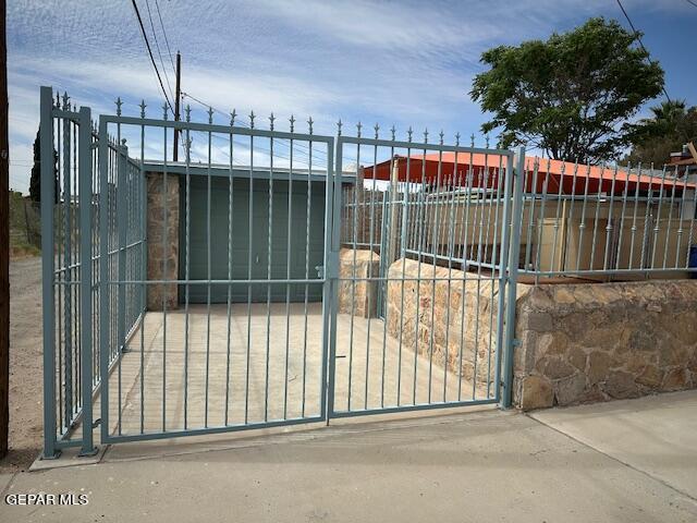 Building Photo - 4222 Pershing Dr
