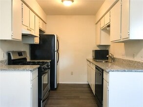 Building Photo - 1203 W 49th St