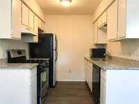Building Photo - 1203 W 49th St