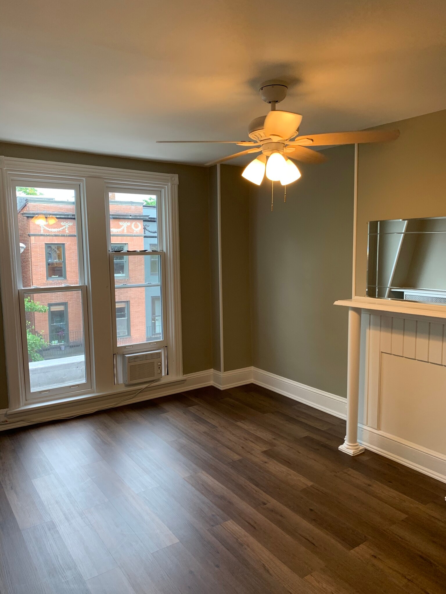 Living room 1a - 1829 Swann St