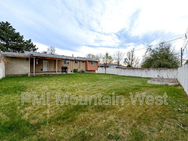 Building Photo - 714 W 850 S
