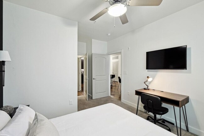 Building Photo - 5445 Town and Country Blvd