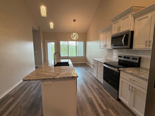 Building Photo - Brand New 3 bedroom/3 bathroom ranch townhome in Waverly