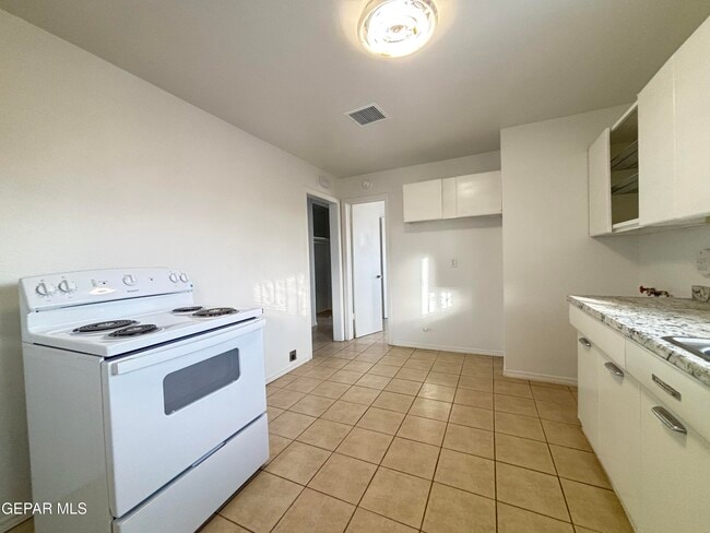 Building Photo - 4724 Sierra Madre Dr