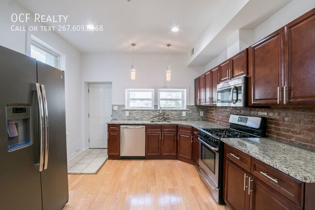 Primary Photo - Stunning Three Bed Apartment in Point Breeze