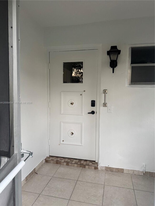Building Photo - 1140 NW 85th Ave