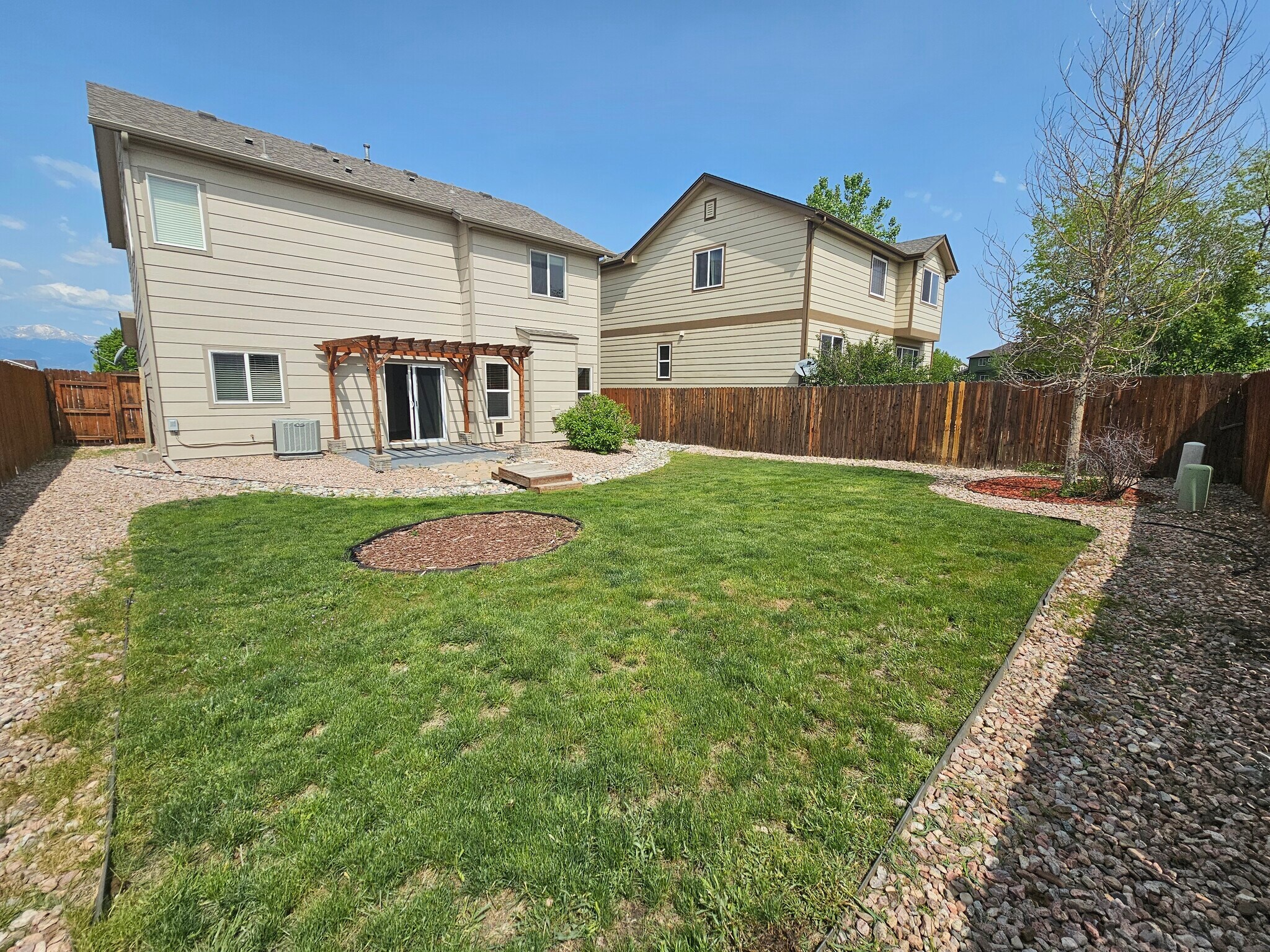 Building Photo - 2063 Velliquette Ln