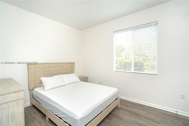 Building Photo - 2820 NW 180th St