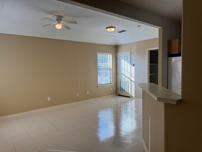 Building Photo - 4502 Llano Rd