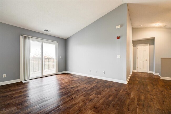 Building Photo - 3 bedroom 2 Bath Large Apartment Home $1,569/mo Rent