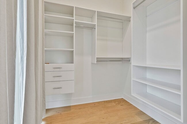 Building Photo - Contemporary 3-Bedroom Trilith Home with T...