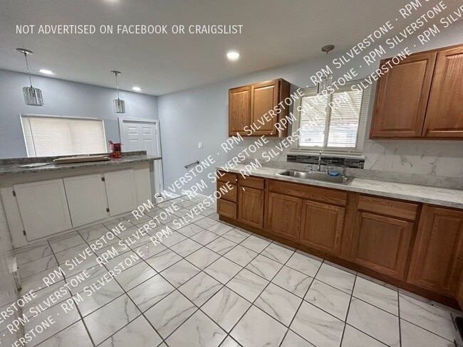 Building Photo - 2923 Arden-