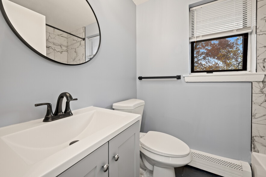 Building Photo - 157 School St