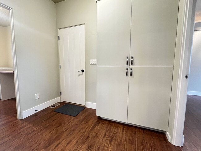 Building Photo - The perfect 2 bed/2bath with office patio home in the beautiful Hazelwood community just off Lake...