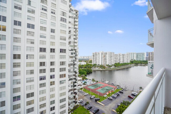 Building Photo - 18051 Biscayne Blvd