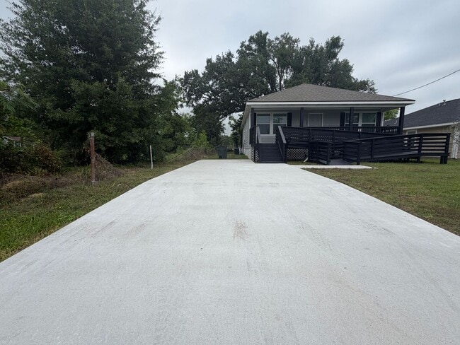 Building Photo - New Home! 4/2!
