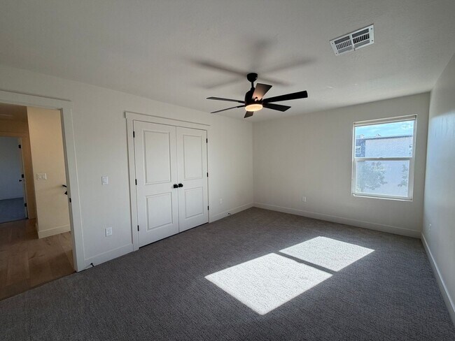 Building Photo - 5515 S Carnelian Pkwy