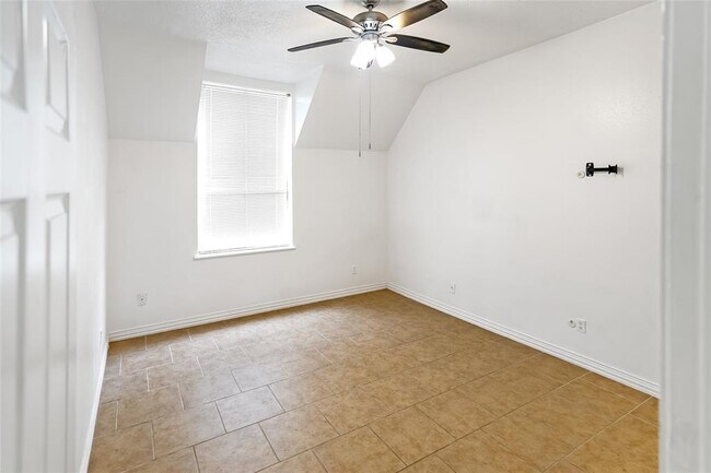 Building Photo - 2107 Hazlitt Dr