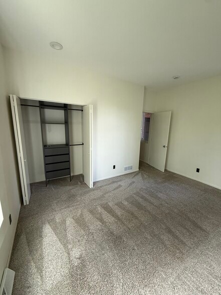 Building Photo - 561 Laurel Ave