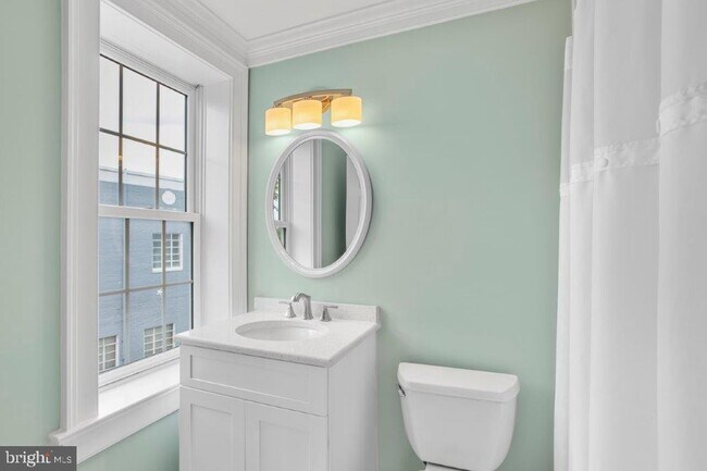 Building Photo - 117 E Dover St