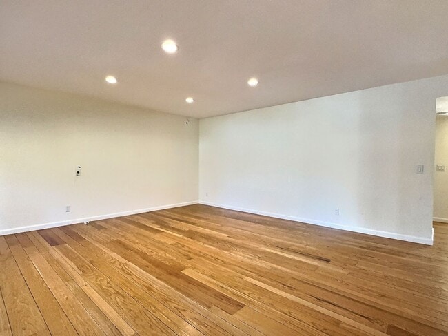 Building Photo - 4BD/2BA – Bright Los Altos cul-de-sac home near top-rated schools