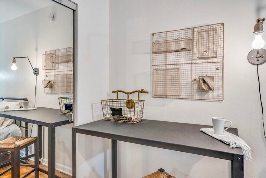 Building Photo - 360 S Franklin Blvd