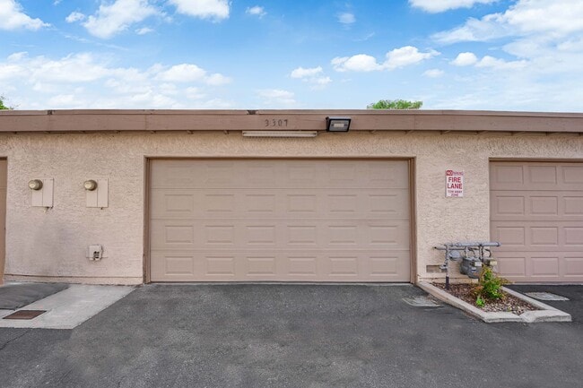 Building Photo - Charming 3 Bedroom ,2 bathroom in Paradise...