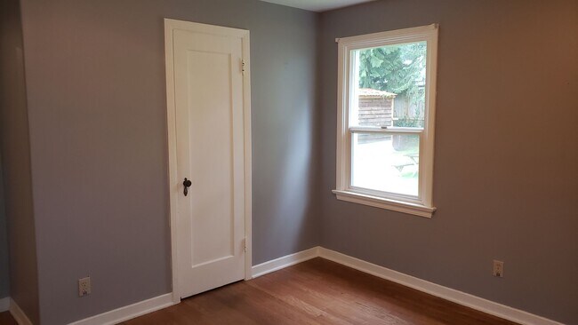 Building Photo - 2BR/1.75BA Wedgwood Home with Bonus Room and Large Backyard
