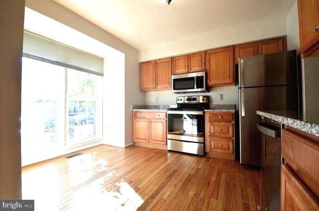 Building Photo - 5676 Ridge View Dr