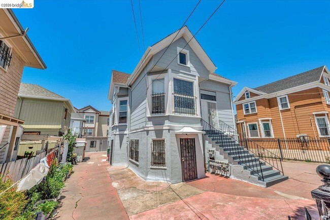 Building Photo - 1715 9th Ave