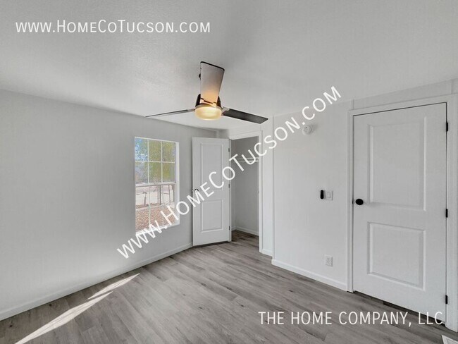 Building Photo - 2662 W Golda St