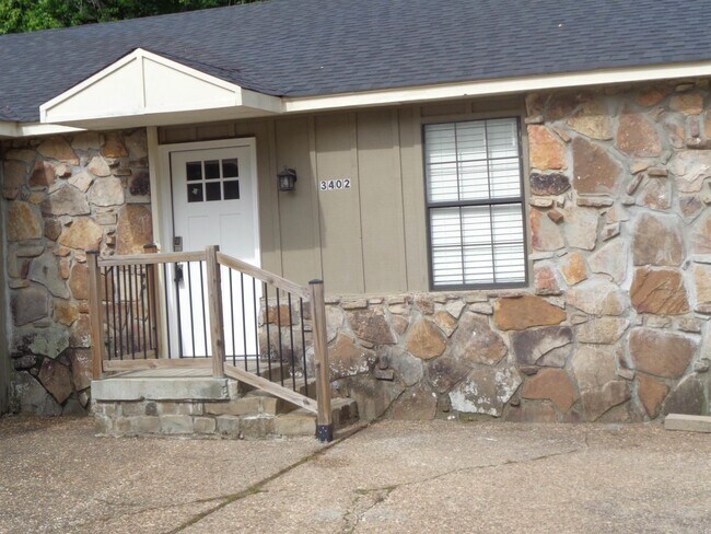 Building Photo - 3402 Lehigh Dr