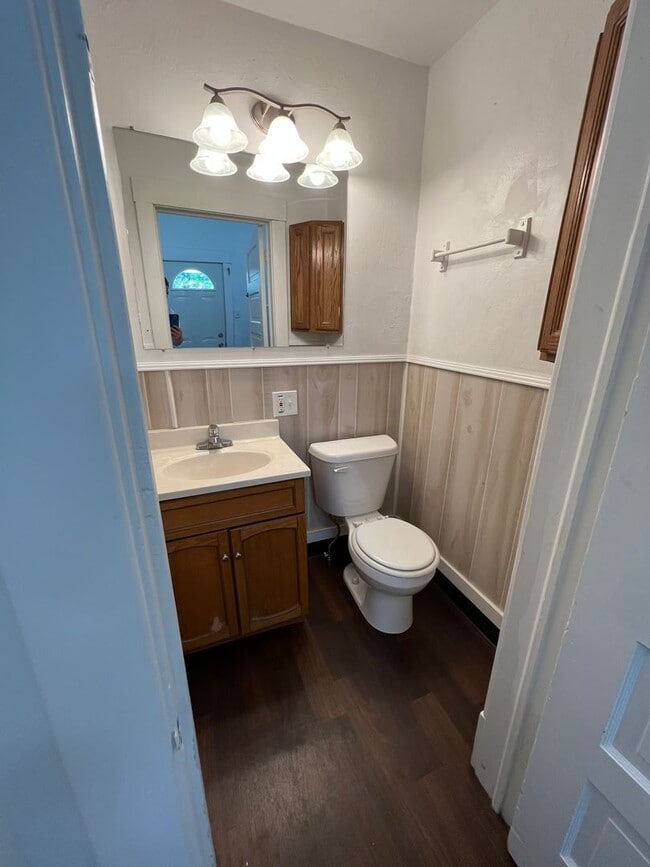 Building Photo - Beautiful 2 bed house