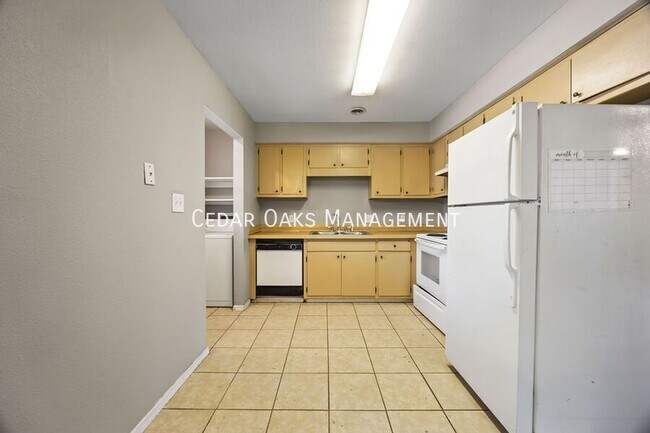 Building Photo - 2372 N Raven Ln